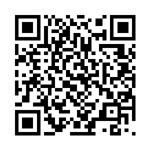 张卫东手里正把玩这一把淡金色的小尺子二维码生成