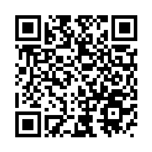 张处长从他办公桌上拿来几页资料递给王大郎二维码生成