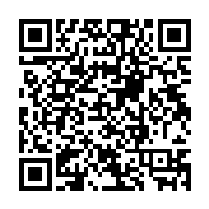 张小凡的手只差那么一点就可以抓到风若云的领口二维码生成