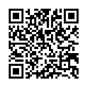 张思思和刘梅听到声音也扭过了头看了看二维码生成