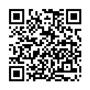 张璐涵一边目不转睛地盯着舞台一边猜测着二维码生成