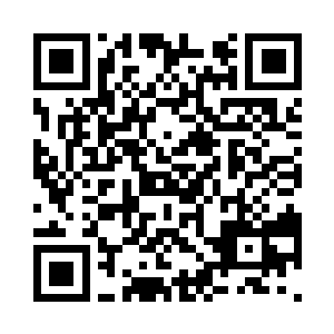 张萧晗的双眼紧紧地盯着黑暗里的身影二维码生成