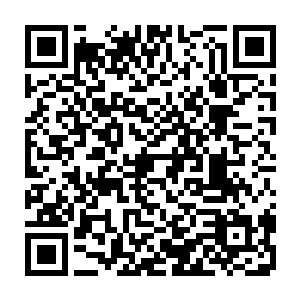 张铁发现菲戈这个家伙居然一本正经的在帮飞艇上的那些伤员处理着伤口二维码生成
