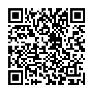 张铁小心翼翼的把这颗像宝石一样夺目的光辉之果摘了下来二维码生成