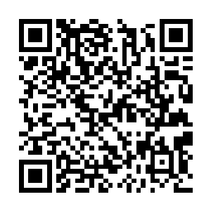 张铁就看到在山谷东面的一侧的一面半空峭壁之上二维码生成