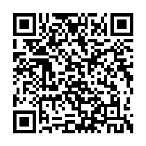 张铁的老妈正在和两个亲家母在小声的聊着什么二维码生成