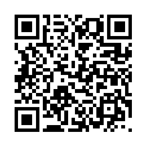 弯腰从茶几上将自己的手包拿了起来二维码生成