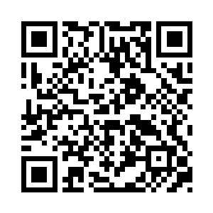 强大的金刀领域直接在夏天的身体周围出现二维码生成