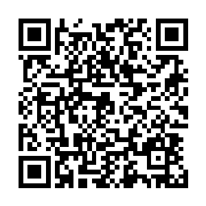 强盛的金色光辉开始从虚空中飞速的向着巨斧上聚集而来看二维码生成