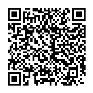 当他从第三个宝箱里的一堆宝石中发现了一块淡黄色的结晶碎片的时候二维码生成