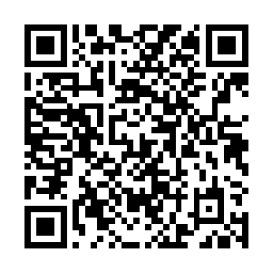 当他看到足球突然从自己队友的两腿之间钻过来的时候二维码生成