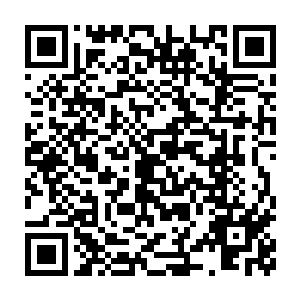 当伊凡和周允晟挽着手走出属于两人的用塑料布拉起来的小隔间时二维码生成