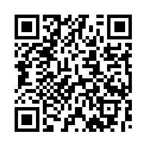 当地侍应正在给他们调制冰镇饮料二维码生成