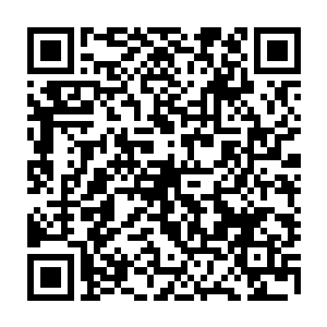 当她走在马耳朵里那曲曲折折周围全是黑漆漆且凹凸不平的通道渐渐往里走二维码生成