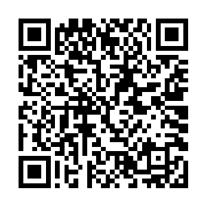 当时的他正像个疯子一样对着一块黑色的大石头猛砍二维码生成