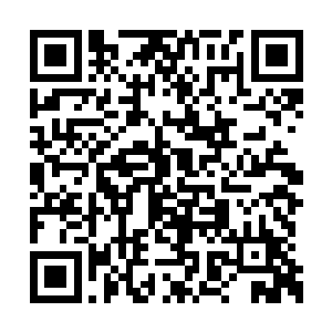 当欧阳志远看到游思雨在新闻采访车下来的时候二维码生成