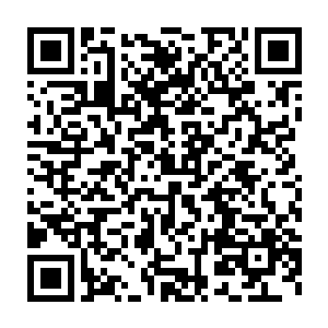 当贝海几人到的时候整个会所主建筑门口己经是一色的红色车海了二维码生成