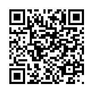 彭彬看着坐在自己身边的丁羽丁主任二维码生成