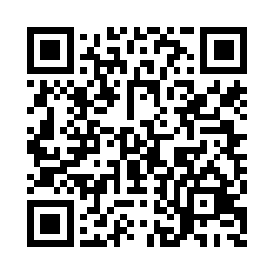 彭飞更是不知道从哪里掏出了一把手枪二维码生成