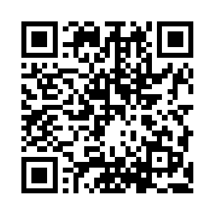 影迷甲用疑惑的眼神望着3D放映室二维码生成