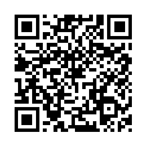 往上便是随风纷飞的流云刺绣的衣裳滚边二维码生成