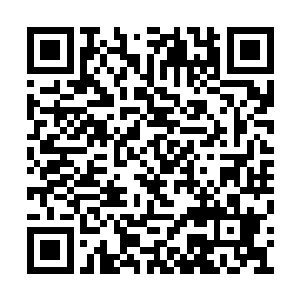 待会叫服务员另外搬张桌子给我们拼在一起就行二维码生成