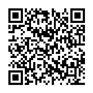 很像是一个做父亲的见自己的女儿受了委屈而发火二维码生成