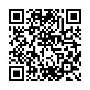 很多人目光都暗自留意跟着的异族人二维码生成