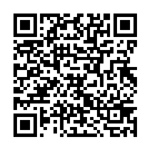 很多人看着巨大空间裂缝背后的那个神秘未知世界二维码生成