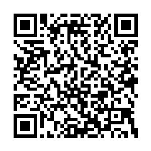 很多她这种年纪的女学生为了经济物质上的享受二维码生成