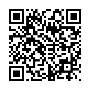 很多看热闹的富家公子哥小姐们也都围在旁边二维码生成