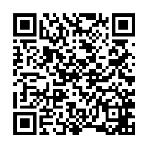 很快发现了外科大楼第十层上有一个五十多岁的家伙二维码生成