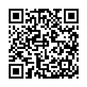 很无语地拍拍在她怀里拱来拱去的小东西二维码生成