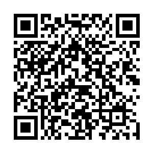 很难想象站在女生寝室楼下窃窃私语的两人不是在甜言蜜语二维码生成