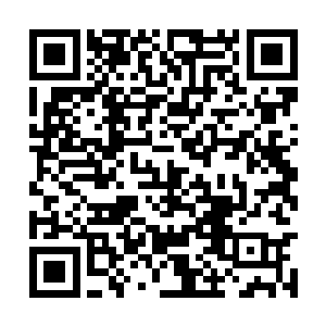 徐敏静便拿起了还带有罗卿卿身上体香的空姐制服二维码生成