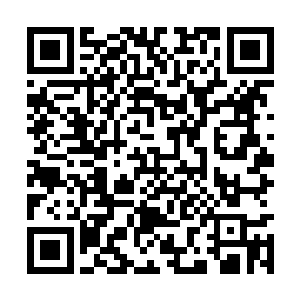 微凉的额际因着他那宽大手掌的覆盖而渐渐热起来二维码生成