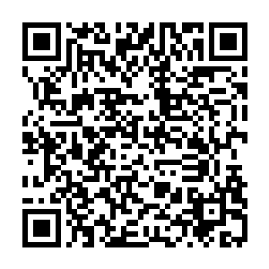 心中很清楚黑衣人是回来向他禀告监视澹台府与监视澹台府里面的人一事的二维码生成