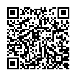 快步走到张小亮的房间门口把半包中华烟扔了过去二维码生成