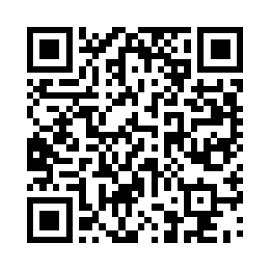 忽然之间从另一个房间里面走出来一个人二维码生成