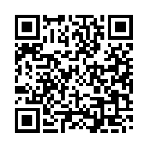 忽然发现道路边站着一位身穿明黄帝袍的男子二维码生成