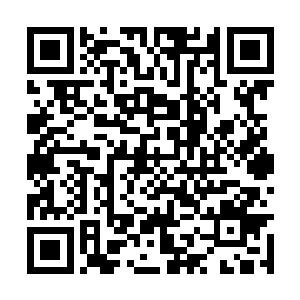 忽然拿起桌上那一沓厚厚的奏章直接甩在王黼脸上二维码生成