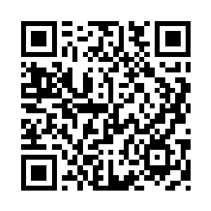 忽然看到两个同伴都从条凳上立了起来二维码生成