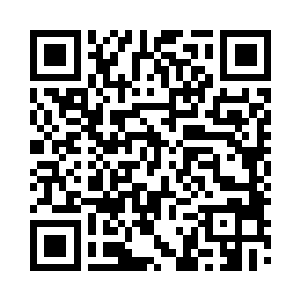 忽见三五个年轻的贵妇小姐们站在不远处二维码生成