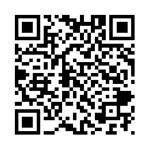 怀里的小丫头迷迷糊糊地醒了一下二维码生成