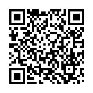 怒吼着对着那粗长的身子猛地攻打而去二维码生成