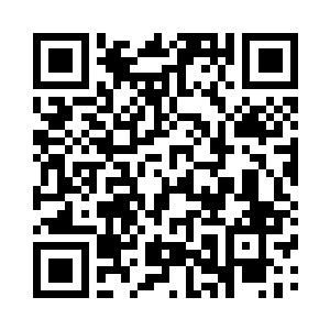 怔怔地看着他掌心中的那枚红色的钻戒二维码生成