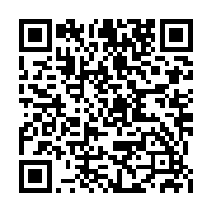 怕是也没人注意到有一道身影正在不停向前靠近二维码生成