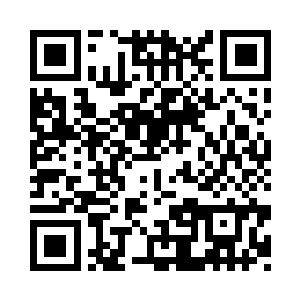 总监票人带着几个监票人把票箱上锁二维码生成