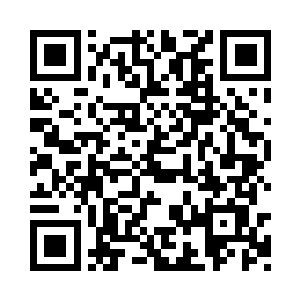 悬挂在架子上的舆图被两个内侍掀开展露出来二维码生成