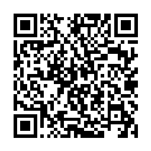 悬挂着白色圣光旗帜的战舰是西方联盟长老团的战舰二维码生成